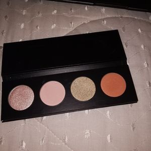 Younique eyeshadow palette